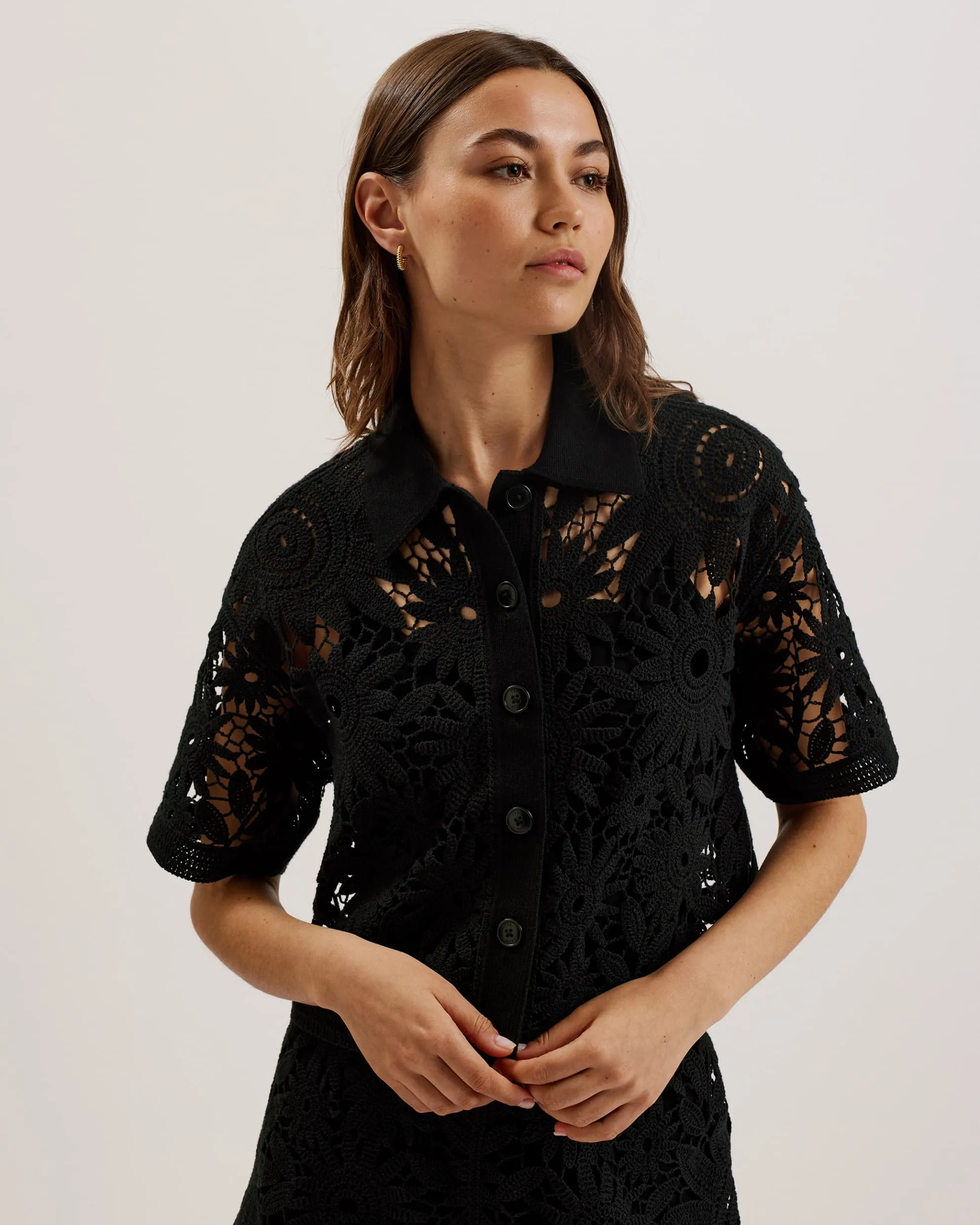 Angiiee Floral Crochet Boxy Cropped Shirt Black