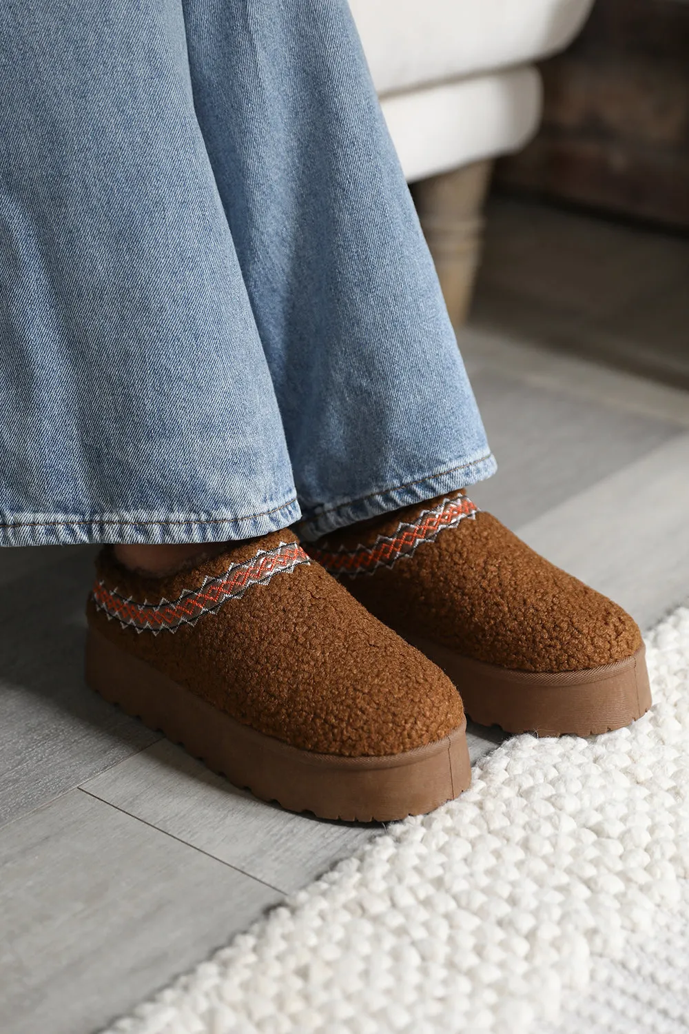 CHERRY FLATFORM AZTEC DETAIL LOW ANKLE SLIPPER BOOTS IN CHESTNUT SHEARLING