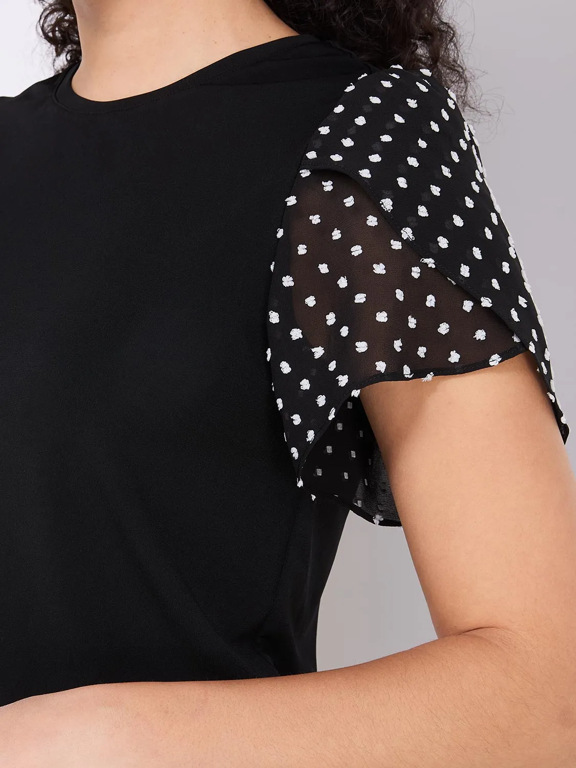 Clip Dot Tulip Sleeve Top