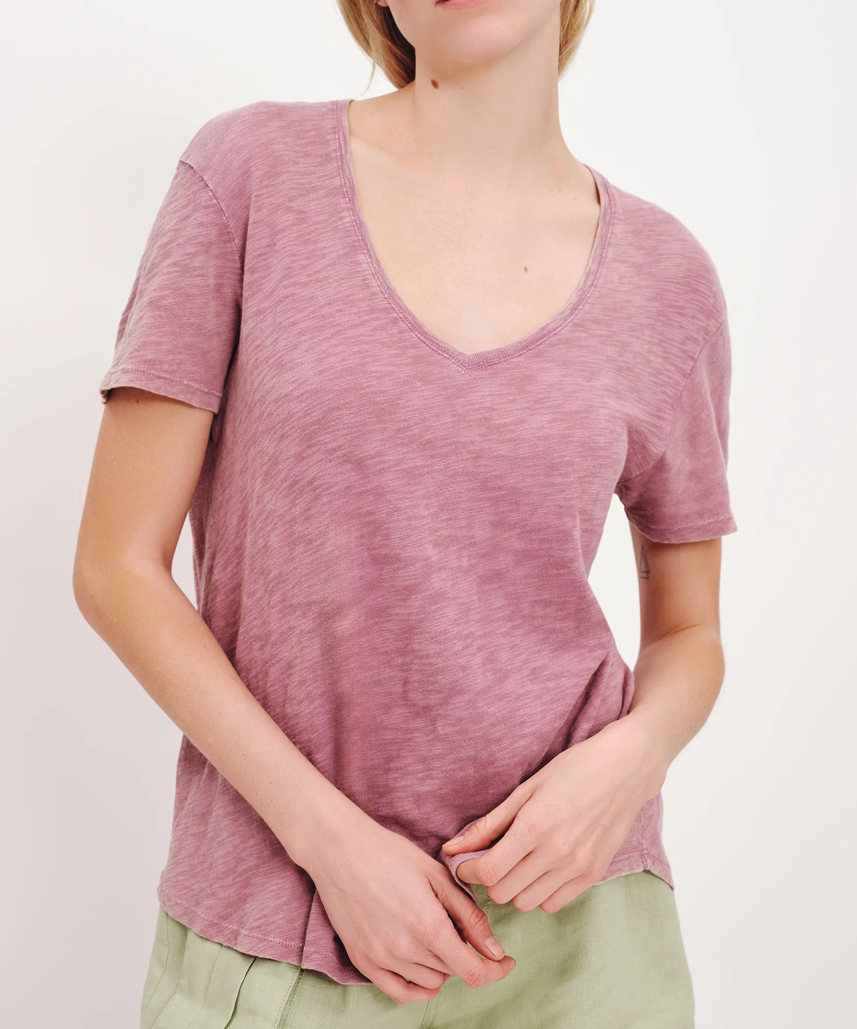 Slub Jersey with Chroma Wash Short Sleeve Boyfriend V-Neck Tee - Wisty Mauve