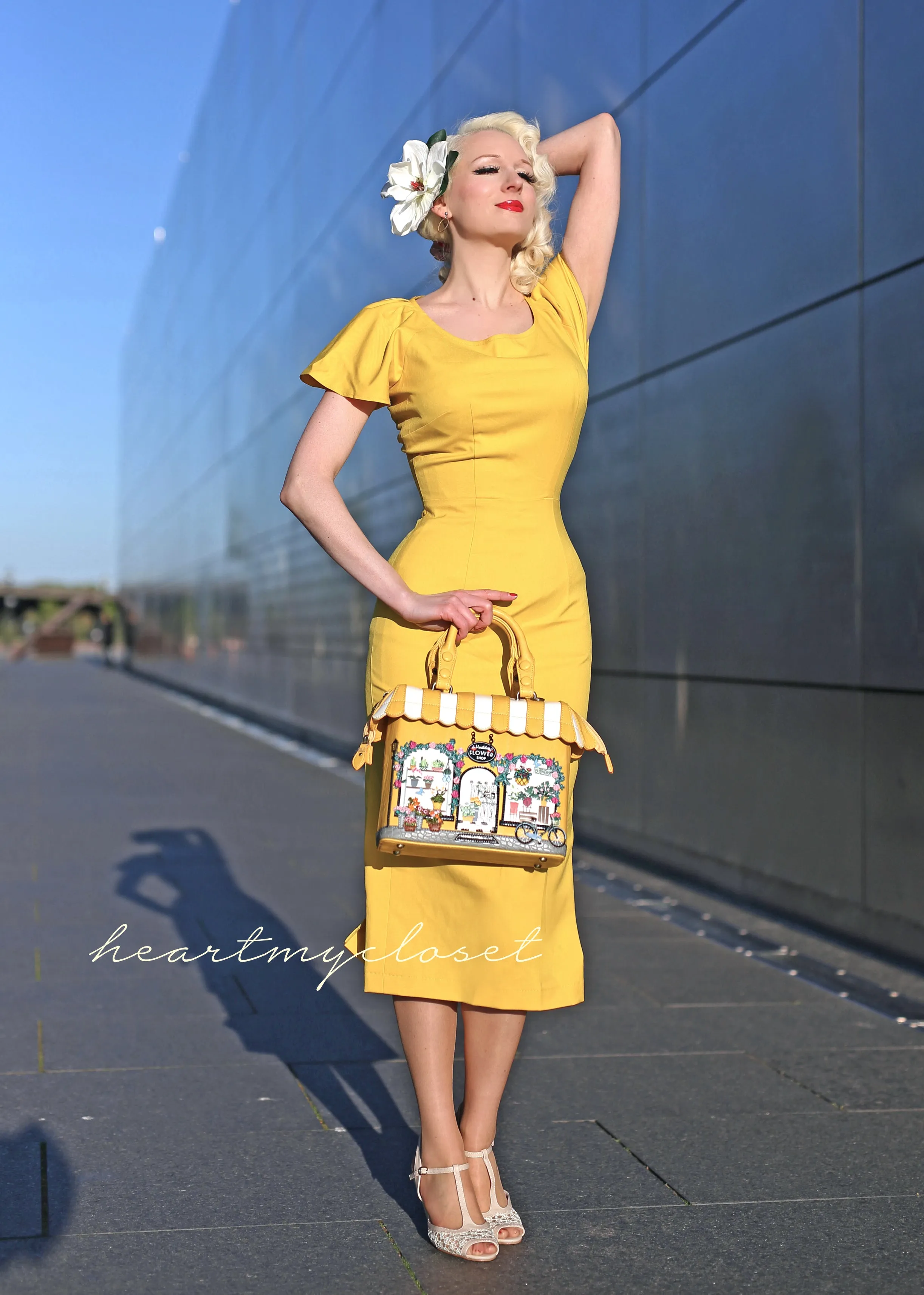 Summer yellow - pencil dress with short sleeves